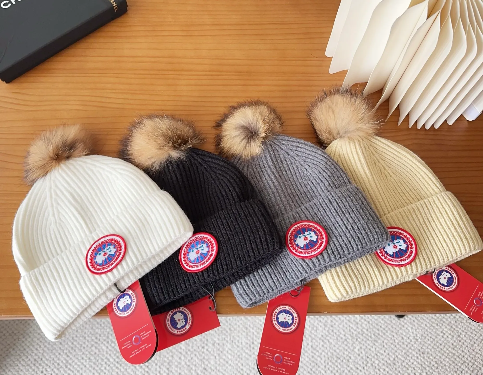 💰60 CANADA GOOSE Canada Goose winter warm cashmere cold hat. Rabbit wool material, thick feel, not easy to deform. Fashionable and versatile couple hat, imported embroidery logo, cashmere cotton yarn, head circumference: 55-58cm